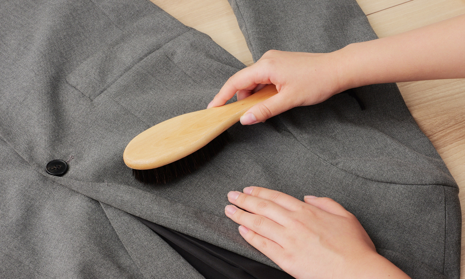 木製洋服ブラシ(SUS Wooden Clothes Brush)